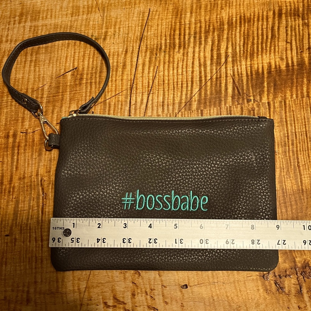 Wristlet pouch